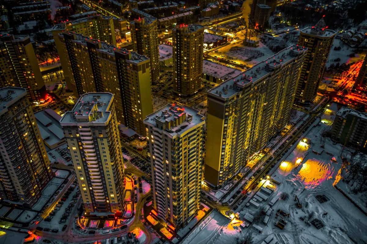 The same drone shot graded with the Metropolitan LUT